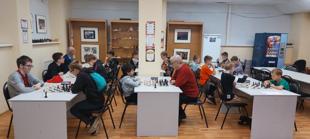 03 июня 2023 года в Дворце Спорта «Ока» городского округа Пущино Московской области состоялся Итоговый квалификационный турнир по быстрым шахматам.