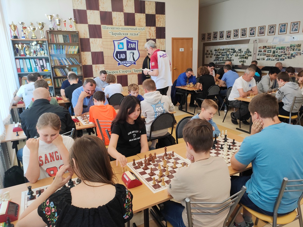В городском округе Зарайск в одноименном дворце спорта «Зарайск» состоялся 16-ый региональный лично-командный турнир по блицтурнир шахматам, памяти Л.П. Быкова